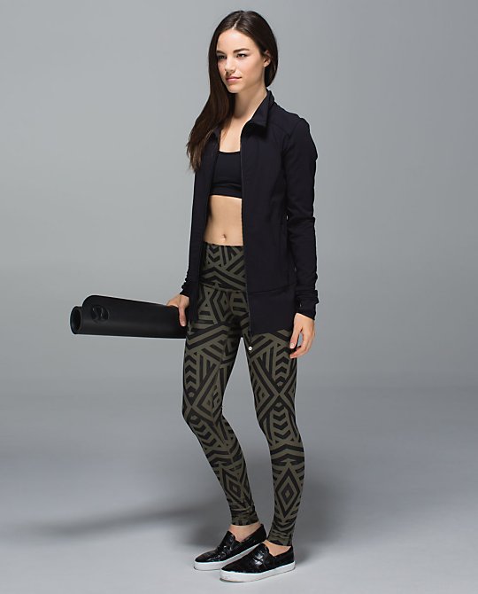 I'm coveting these awesome Lululemon pants.